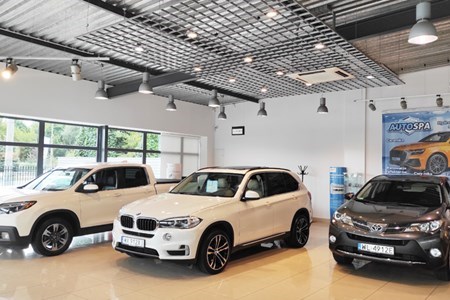 salon-samochodowy-uzywane-bmw.jpg